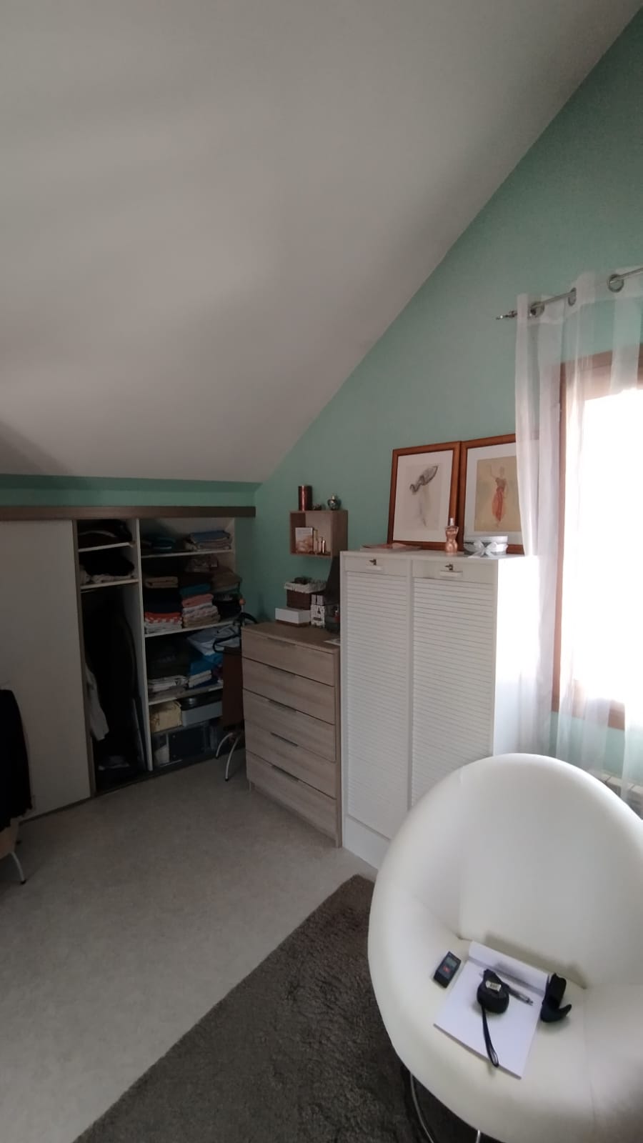 Chambre sobre et apaisante